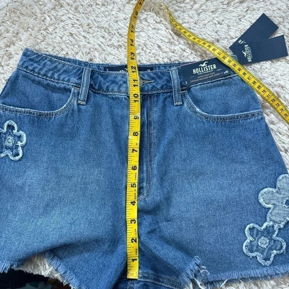 Hollister Womens Ultra high rise Denim Shorts size W26 - Picture 9 of 11